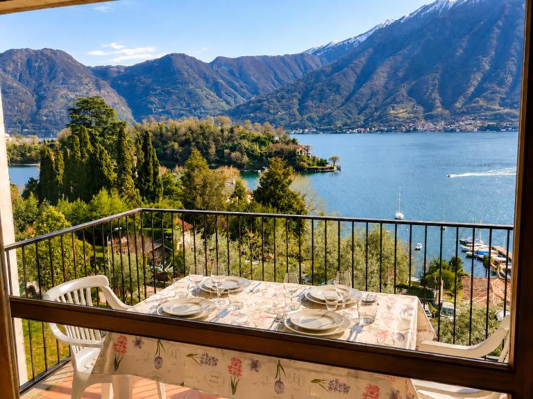 Big Apartment with Lake View and Three Bedrooms - B&B Sala Comacina