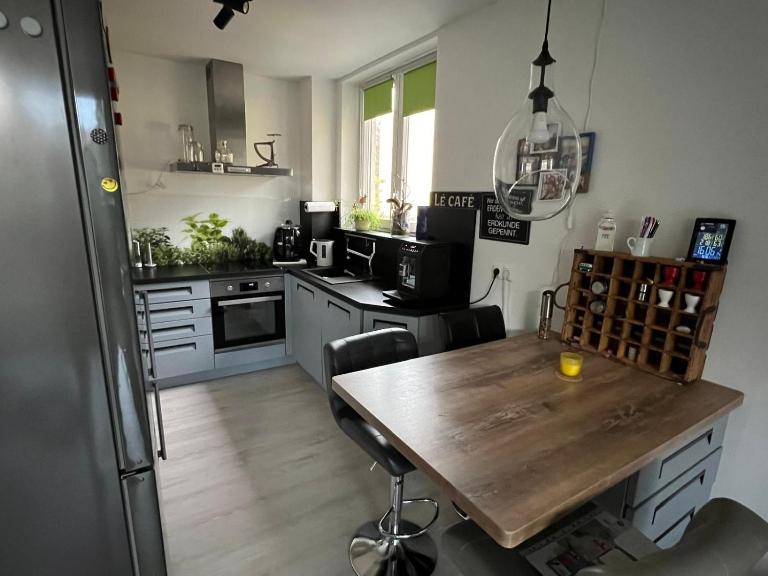 Trommel Apartments FEWO 1 Doppelbett Bad Wohnzimmer Küche 56 qm, Terrasse 20 qm - B&B Haldensleben I