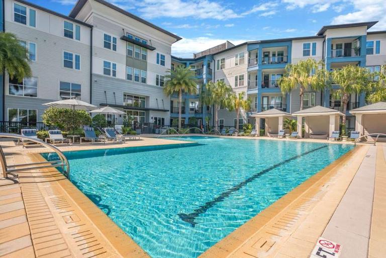 The modern Retreat Luxury Condo In St Pete near Downtown - B&B Pinellas Park