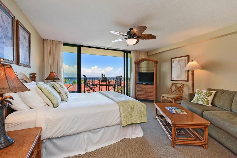 SUMMER SALE! Spacious Studio Kaanapali Oceanfront Resort - Kaanapali Shores 836 - Bed and Breakfast Lahaina