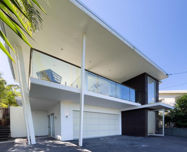Stunning Views, Private Pool Near Hastings St - Bed and Breakfast Noosa Heads