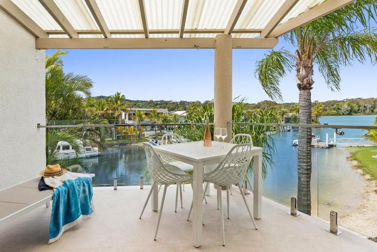 St Tropez 7, Stylish Apartment on the Noosa Waterfront, River Views - B&B Noosa