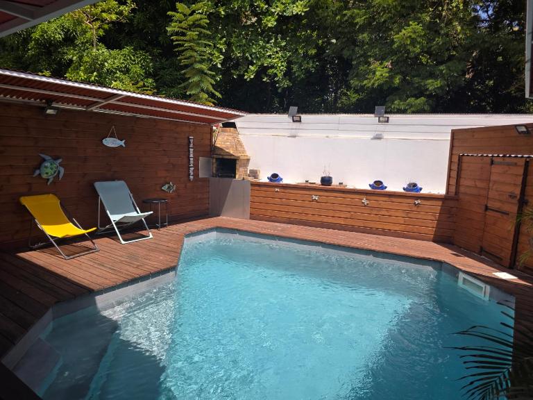 Villa JOLIS 4 chambres avec piscine clim wifi classée de tourisme 4 étoiles en Guadeloupe - Chambres d'hôtes Les Abymes