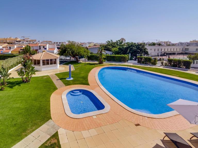 Crisgolf Apartments • Apt. 10 Private Garden - B&B Quarteira