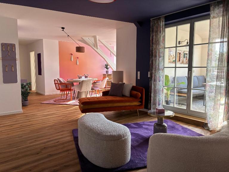ANER 9 Elegantes Apartment für bis zu 8 Personen mit Infrarotsauna und großzügiger, offener Loggia - Bed and Breakfast Dresden