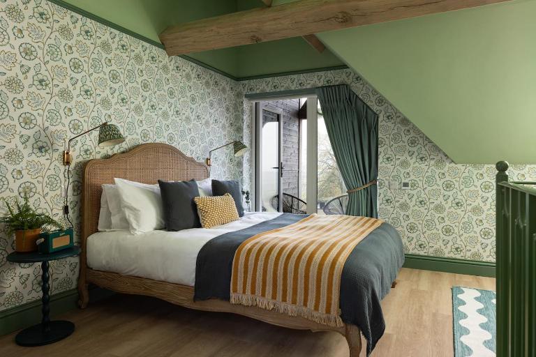Hawk's Ledge - Otium Wine Estate - B&B Alton
