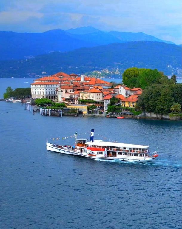 Vittoria Holiday House - Tulip Apartment and Tulip Room - B&B Stresa