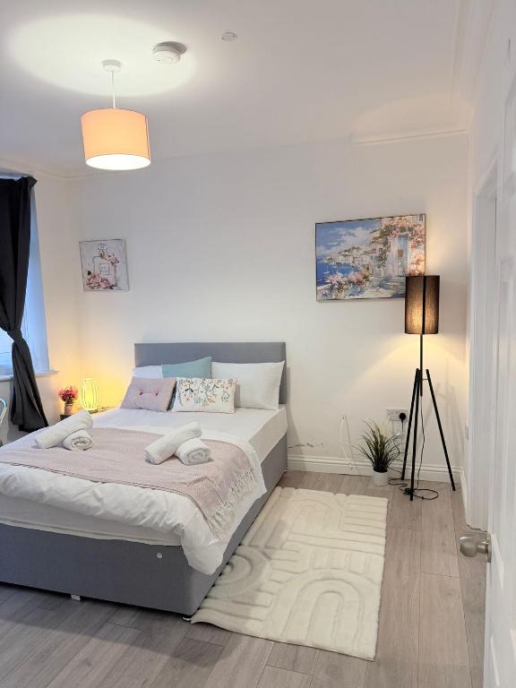 The COMFY CORNER, less than a mile from town centre and a mile away from AIRPOT - Chambres d'hôtes Luton