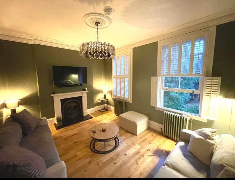 Luxury 1 bed Victorian flat with parking Blackheath and O2 - Ferienwohnung London
