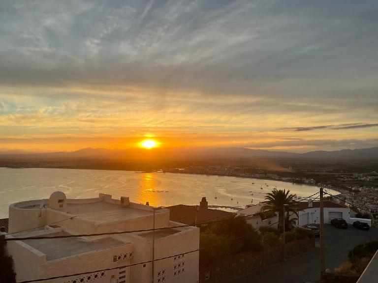 Apartamento con fabulosas vistas sobre la bahía de Roses- El Piset - B&B Roses