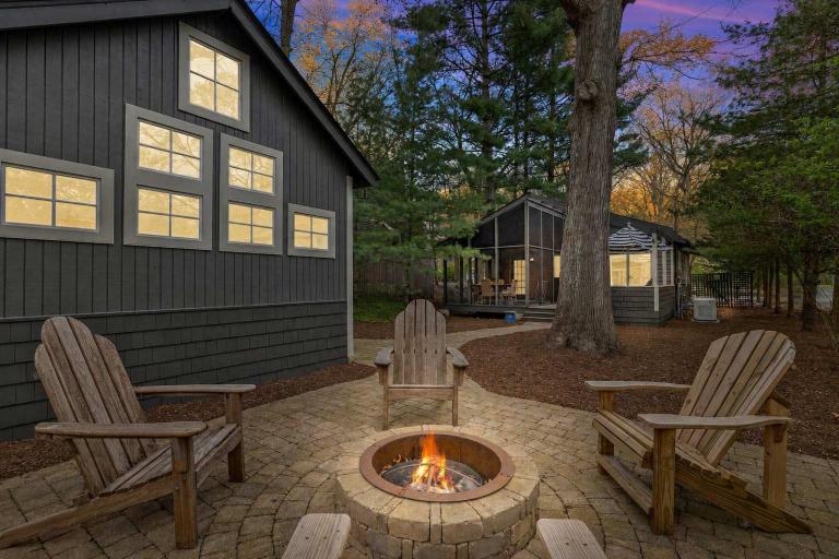 Meadow Pines by Juniper Holiday + Home - B&B Michigan City