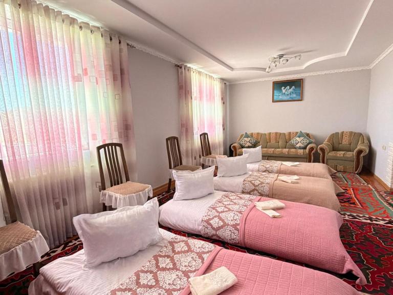 Medina Guest house Ak muz Kel Suu Köl Suu 130km - B&B Naryn