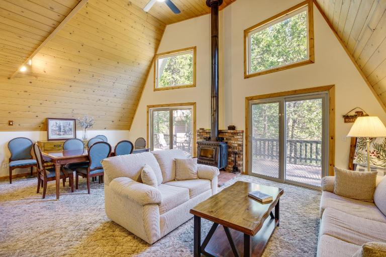 Calaveras Adventure Lodge in Blue Lake Springs - Chambres d'hôtes Arnold