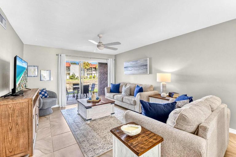 Dans Florida Condos Ocean Oasis at Runaway Bay - B&B Bradenton Beach