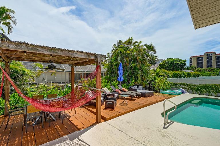 Walk to Beach! Marco Island Haven w/ Heated Pool - B&B Marco Island