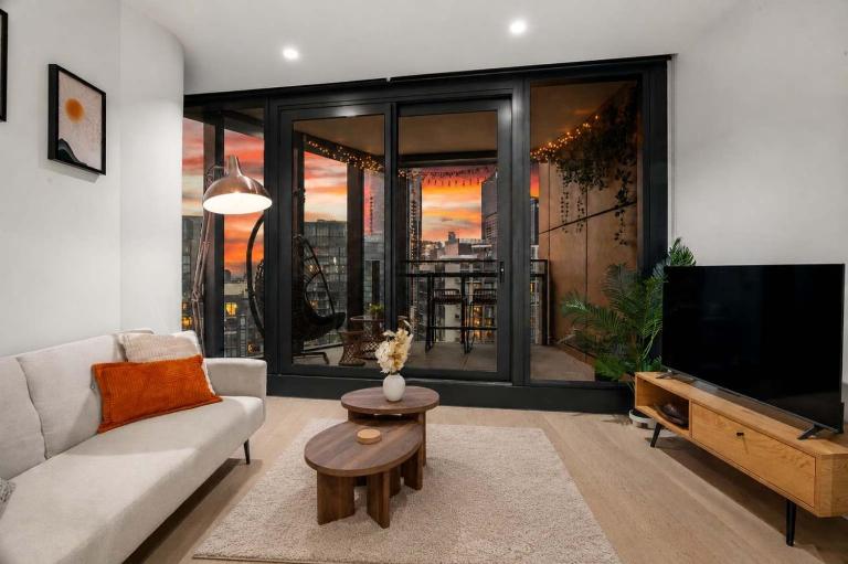 Skyline 2BR Sunset Retreat Balcony Bar & Views - B&B Melbourne