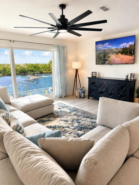 Charming Condo with Pool and Spectacular View - B&B Cape Coral