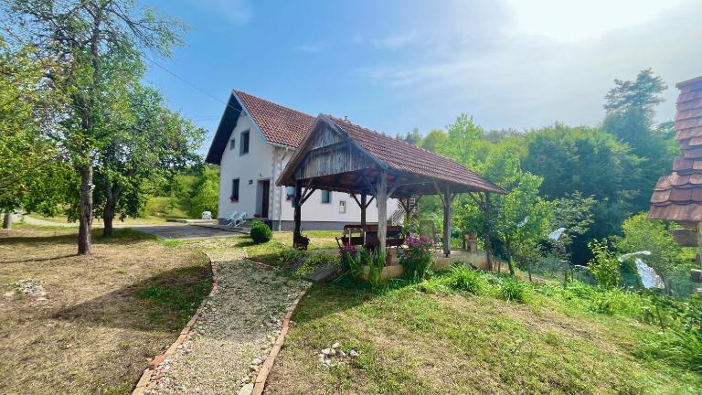 Apartman San Slunj Rastoke - Chambres d'hôtes Slunj