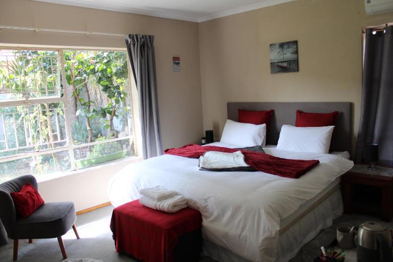 Private En-Suite Room with King XL Bed near OR Tambo - Ferienwohnung Kempton Park