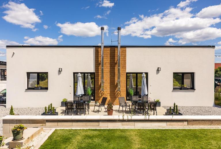 Private Sunny Apt With Free Parking 24-7 self check-in - B&B Zvolen