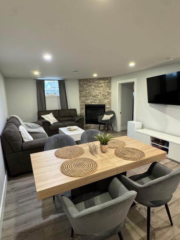 Cozy two bedroom apartment - Ferienwohnung Greater Sudbury