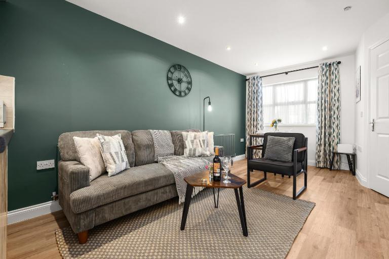 3-Bedroom Contractor House, Free Parking, Great Links - Chambres d'hôtes Wellingborough