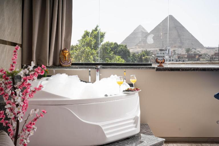 Camel Pyramids View - B&B Il Cairo
