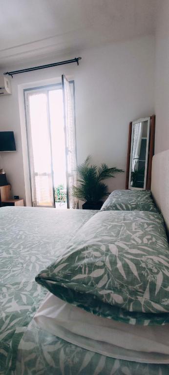 Casa Vitto Spazioso Bilocale, Air Conditioning , Wi-Fi, near Train Station and Airport - B&B Genova