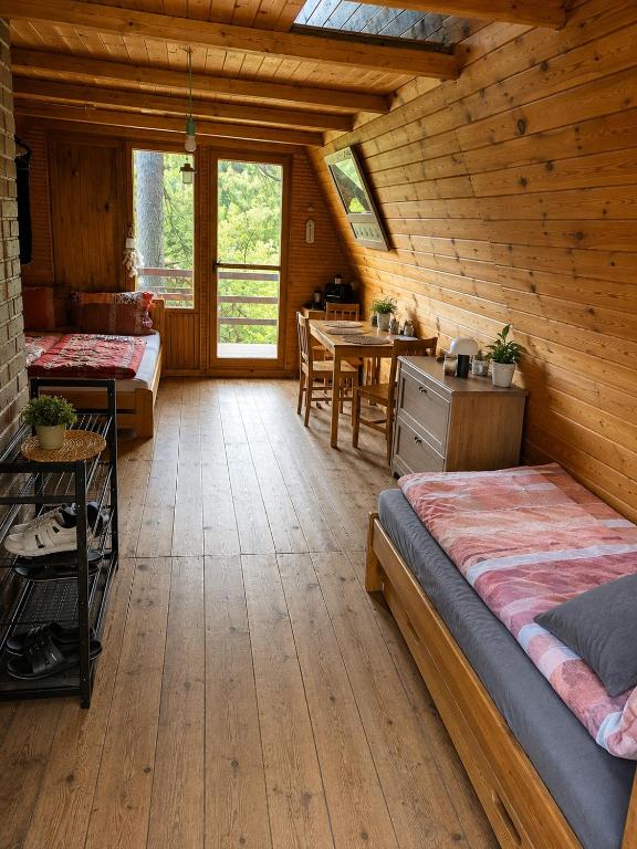 Forest Glamping Kožíšek - Chambres d'hôtes Lisov