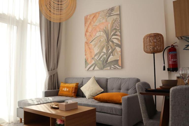 Elegant 1BR Retreat - Chic Central City Haven - B&B Abu Dabi