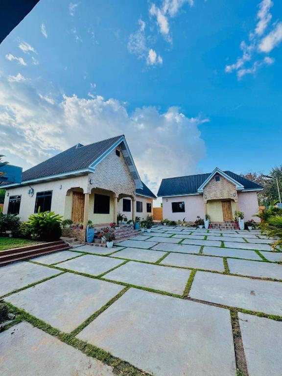 Spacious 4BR Apartment near Kilimanjaro Airport - Ferienwohnung Boma la Ngombe