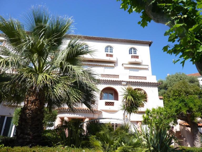 Beau T2 en centre ville avec parking privé - Chambres d'hôtes Bandol
