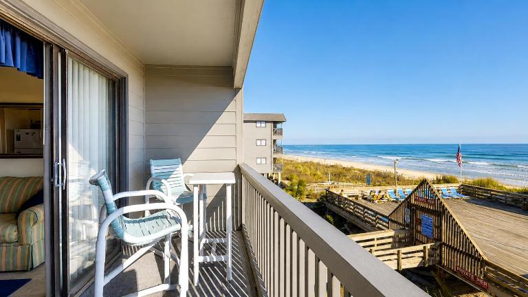Oceanfront 1BR • Updated Balcony • Cherry Grove • Sea Cabin 206-A - B&B Myrtle Beach
