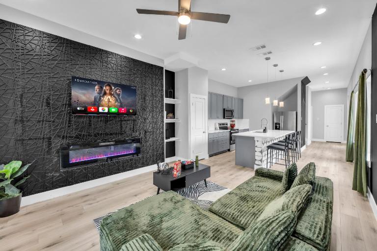 Modern 3BR Walk to Fair Park - EV Ready & Yard - B&B Dallas