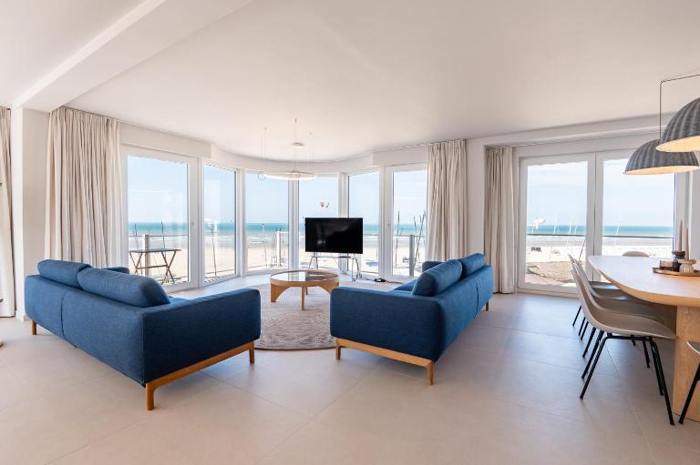 Luxurious Sea View Apartment for 10 with parking - B&B Koksijde