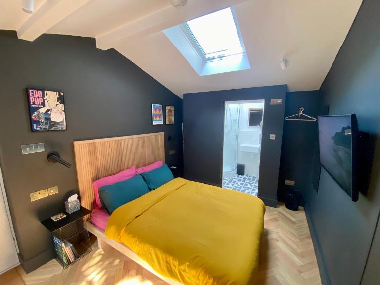 Private studio in St Michaels Hamlet L17 2 minutes to station - B&B Liverpool