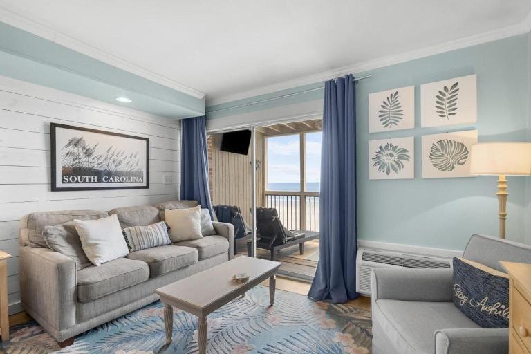 Beyond Charming Oceanfront Studio with King Bed - B&B Pawleys Island