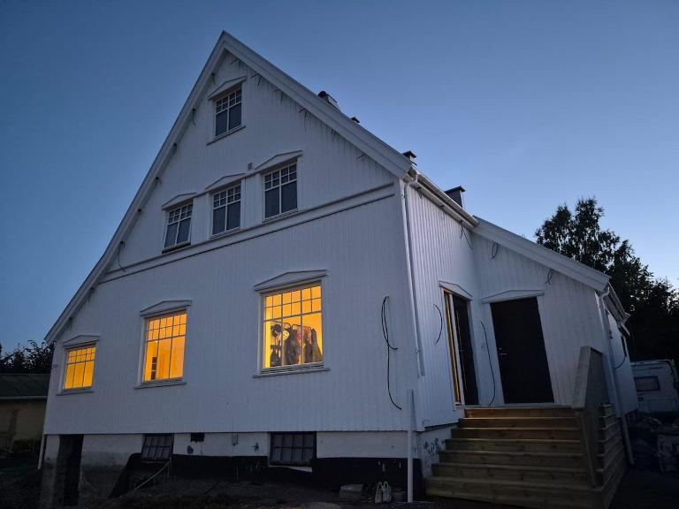 Stor Villa like ved Mjøsa - B&B Gjøvik