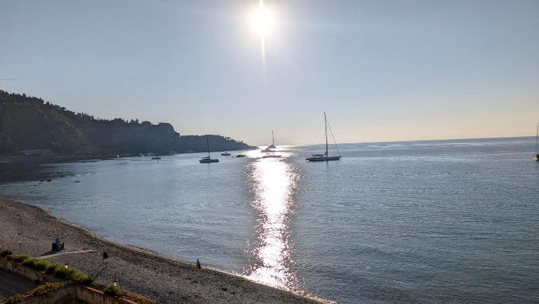Appartamento fronte mare Taormina - relax e posizione top - Ferienwohnung Taormina