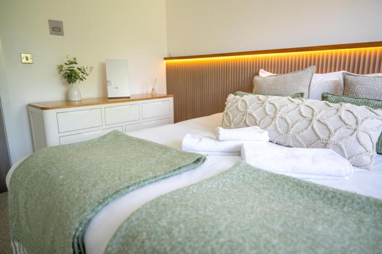 2-Bed Retreat-Gated Parking-Work Recharge Stay - Chambres d'hôtes Worksop