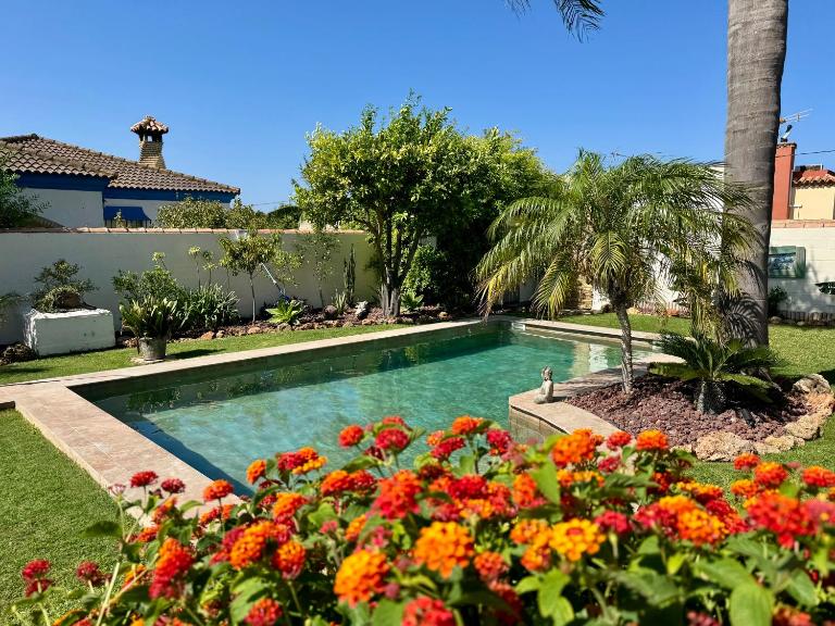 Casa Tropical - Private Villa mit Pool, tropischem Garten & Outdoor-Küche - B&B Chiclana