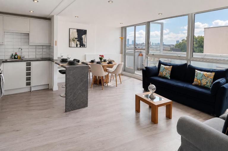 Modern 2 Bedroom Hackney Flat with Balcony near Victoria Park & London Fields - B&B Londra