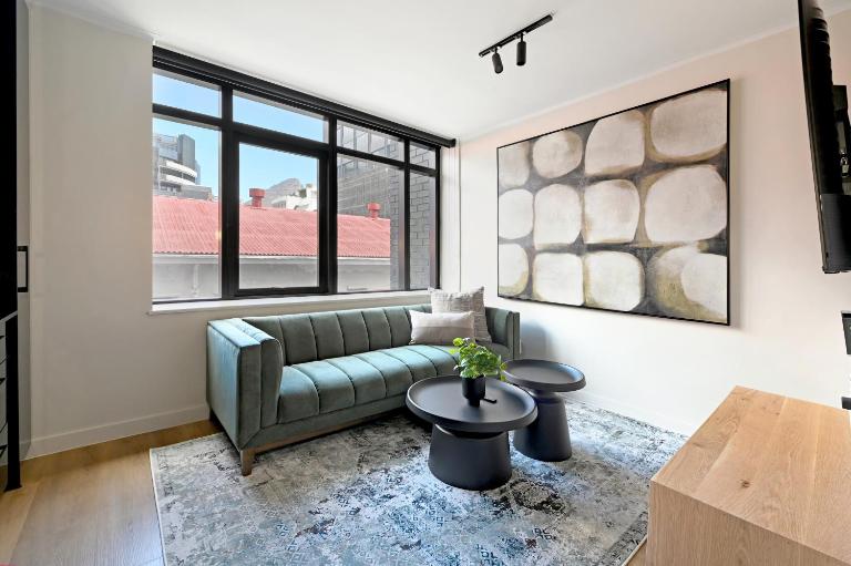 Violet Trendy Studio Apartment at The Tokyo - B&B Ciudad del Cabo