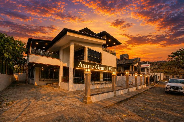 Azure Grand 4BHK Luxury Villa With AC, Garden , BBQ , AIR HOCKEY , CARROM , TENNIS TABLE , Near Lonavala - 10 minutes From Imagica & Wet n Joy - Bed and Breakfast Khopoli