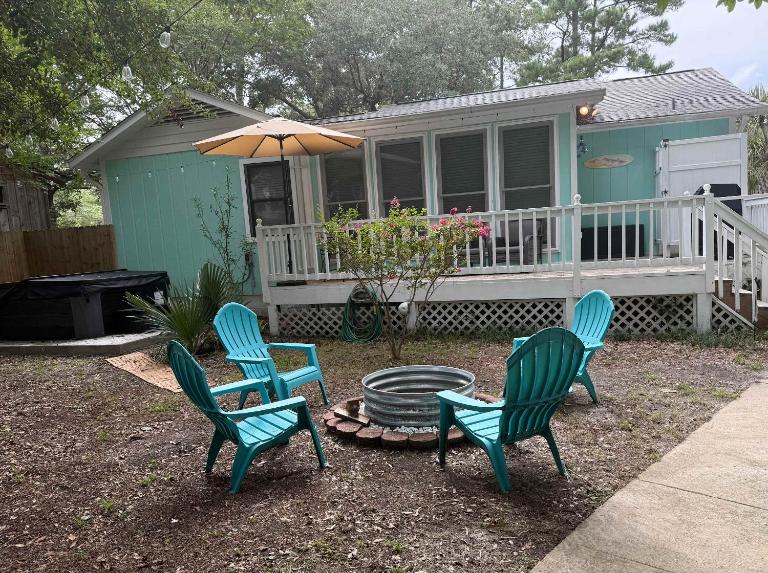 Charming Newly Updated OKI Bungalow with Fire Pit - Chambres d'hôtes Oak Island
