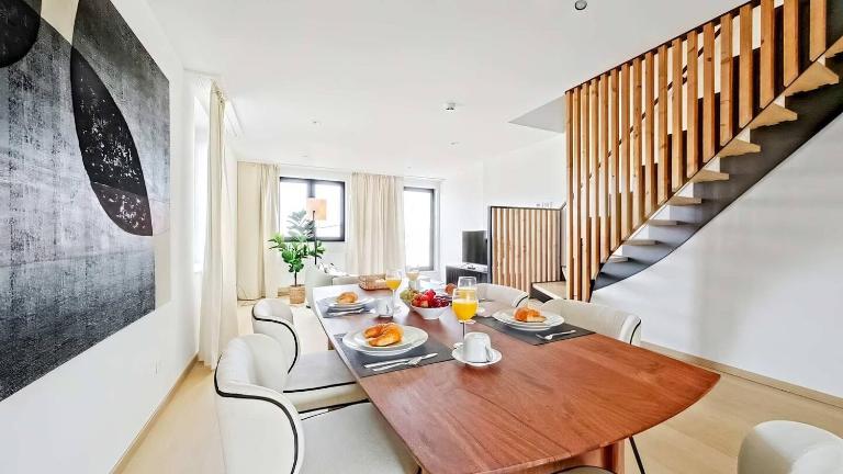 Elegant 3-Bedroom Apartment in Central Ixelles wit - Bed and Breakfast Brussel