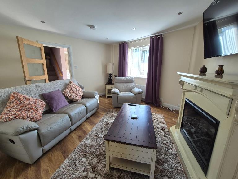 Derry City 3 Bedroom house near Ebrington Square - B&B Londonderry