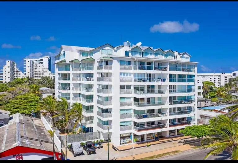 Apartamento en Edificio Sea View con Piscina Frente al mar y cerca a la playa - B&B San Andrés