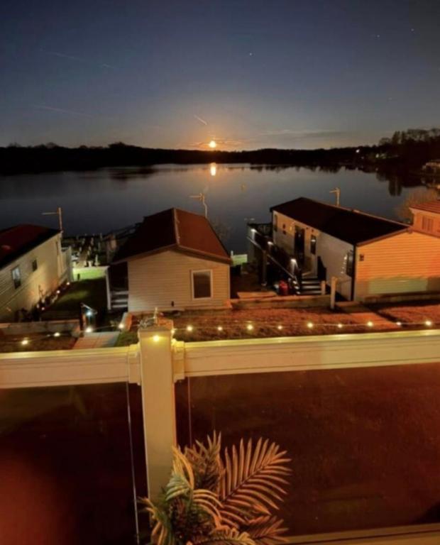 Lake View at 108 - B&B Winsford