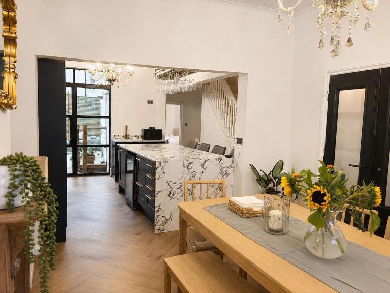 Central 4 Bedroom Townhouse with garden - sleeps 10 - Chambres d'hôtes Brighton